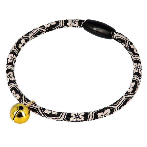 猫 首輪 ちりめん首輪 猫用首輪 和柄 おしゃれ 安全 鈴 付き 日本製 （菊たてわく）商品詳細・重さ：約3g〜４gと、着けていることに気が付かない猫ちゃんがいるほどの軽さです。・サイズ ：長さ約10cm~30cmまで対応。猫ちゃんのサイズ...