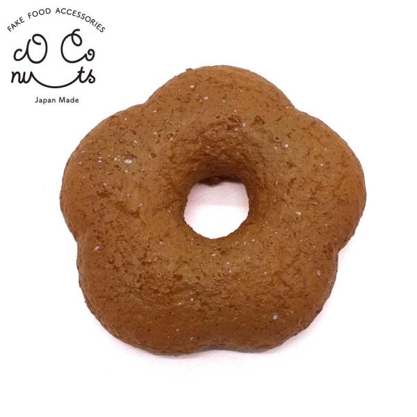 本物のそばぼうろを型取りしてつくった食品サンプルアクセサリーです。 裏側もキッチリと再現しているので、どこから見てもそばぼうろです。キーホルダー、ストラップ、金具無しからお選びいただけます。職人がひとつずつ手作りしています。安心の日本製品で...