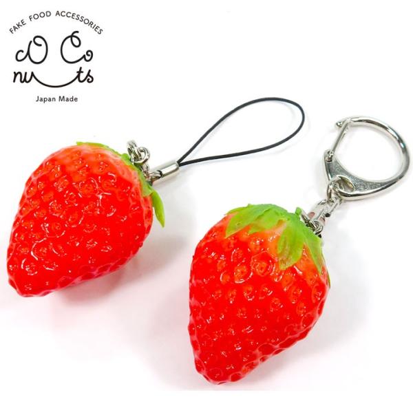 本物のいちごそっくりに作られた食品サンプルのアクセサリーです。みずみずしいツヤも再現しました。キーホルダー、ストラップ、金具無しからお選びいただけます。職人がひとつずつ手作りしています。安心の日本製品です。大きさ　直径約3cm×高さ約4cm...