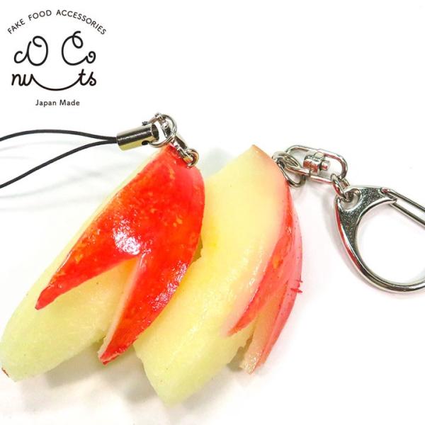 本物のうさぎりんごそっくりに作られた食品サンプルのアクセサリーです。キーホルダー、ストラップ、マグネット、金具無しからお選びいただけます。職人がひとつずつ手作りしています。安心の日本製品です。大きさ　直径5.5cm×2.5cm×2cm(マグ...