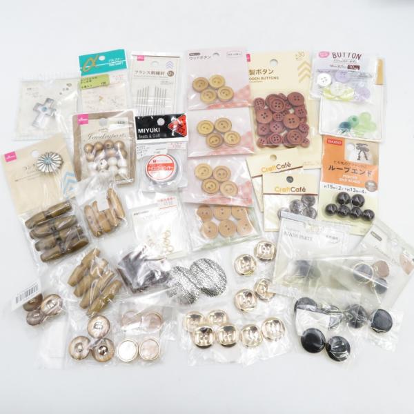 DAISO ダイソー 裁縫道具 【まとめ売り】 36点セット ウッドボタン アンティーク ビーズ かしめ玉 装飾パーツ 手芸 ハンドメイド  未使用品