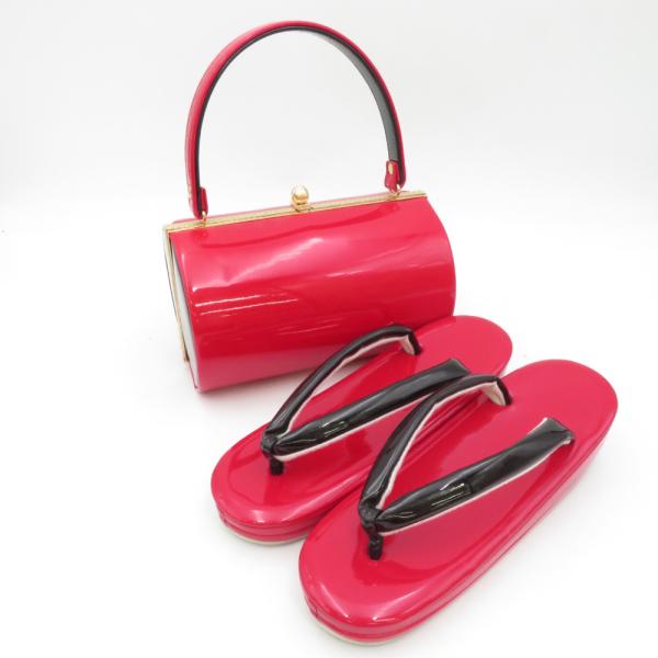 ■商品コードki5082AB■商品情報アイテム: 草履・バッグセット対象: レディースカラー: 赤色 x 黒色幅：20cm x 高さ：10cm x マチ：8cmJP靴サイズ：23.5cm[ 保証期間 ] 初期不良（到着から1週間）のみ■商品...