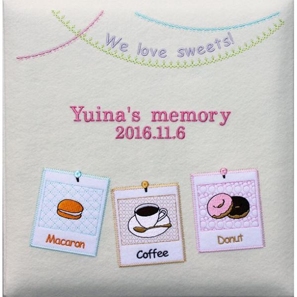 名入れ専門店のココロコが選ぶ「出産祝い・ココロコセレクト」商品【名入れ ベビー アルバム  スイーツフォト】アルバムの表紙に「赤ちゃんのお名前」と「生年月日」を刺繍するオーダーメイドのアルバムです。【名入れについてのご注意】※こちらの商品の...