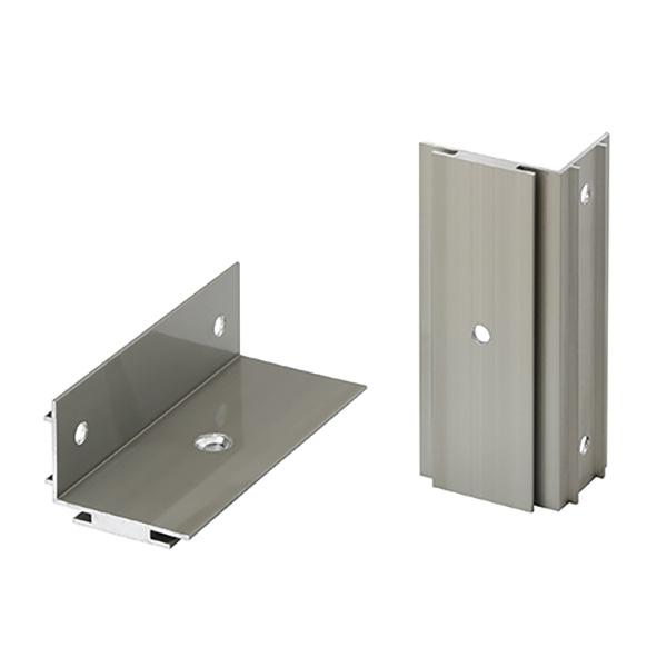 ホームEX柱用取付金具です。【用途】ホームEXアルミ柱(60角)用取付金具。【機能】ラティス、ボーダーフェンス、板材(ワンバイ材)などを用いたDIYフェンスなどにご使用ください。【仕様】●サイズ：約幅3.7cm×奥行2.8cm×高さ8cm。...