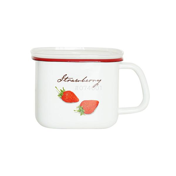 市販の味噌パック(750g)がパックごとぴったり入るストックポットです。大きな取っ手で持ちやすく、キッチンでの取り回しがとっても楽ちん。付属の密閉フタが乾燥・酸化を防ぎ、お味噌が長持ちします。お味噌以外にも幅広く、保存容器としてご利用下さい...