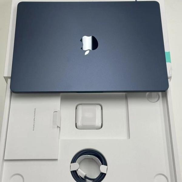MacBook Air 13インチ M3 2024 16GB 512GB Z1BC00188 中古