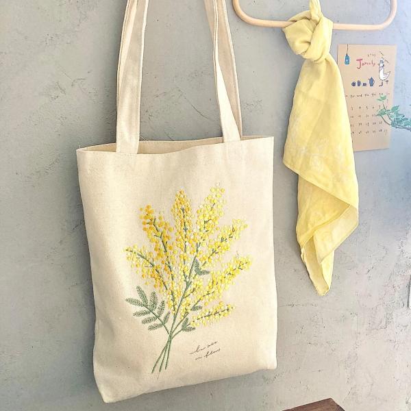 ハンドメイド トートバッグ 華やかミモザ刺繍 グリーン ハンドメイド トートバッグ 華やかミモザ刺繍 グリーン
