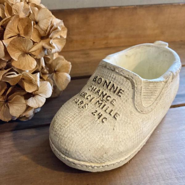 ✳︎初売り.新春特別価格✳︎多肉植物そのまま飾れる.市販の陶器スニーカー ✳︎初売り.新春特別価格✳︎多肉植物そのまま飾れる.市販の陶器