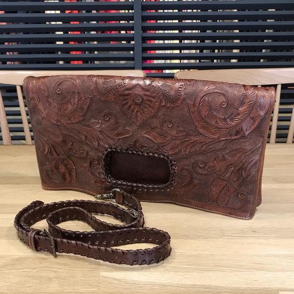 【美品】CARVING TRIBES ショルダーバッグ サコッシュ ブラウン 美品】CARVING TRIBES ショルダーバッグ サコッシュ ブラウン