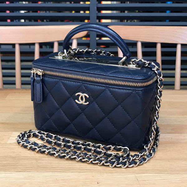 シャネル CHANEL マトラッセ スモールヴァニティバッグ AP1472 31番台 ブラック ゴールド金具 ラム レディース ショルダーバッグ CHANEL - シャネル CHANEL マトラッセ スモールヴァニティバッグ