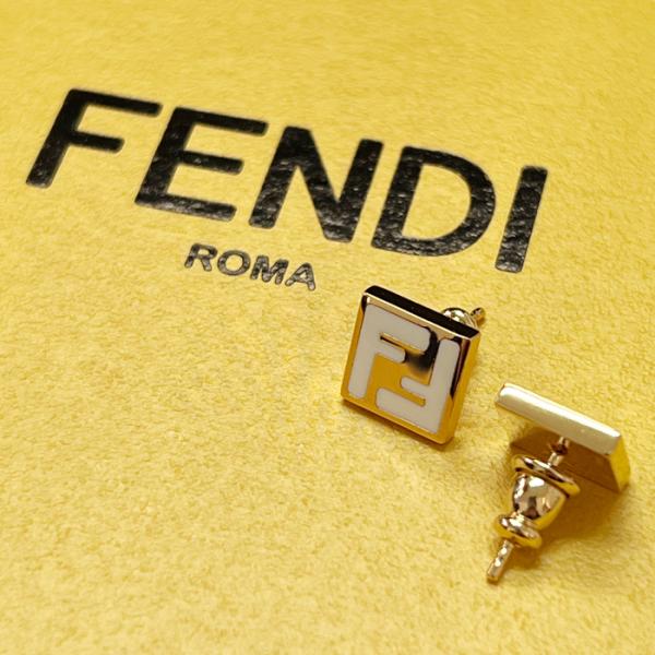 FENDI フォーエバー フェンディ ピアス ゴールドカラー ロゴ FENDI フォーエバー フェンディ ピアス ゴールドカラー ロゴ