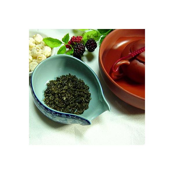 福建省安渓で産する「黄旦」という茶種の樹から春及び秋に採取された茶葉から作られます。別称「黄金貴」「透天香」。　由来には諸説ありますが、清朝1850年代に安渓羅岩郷の茶農が珍しい茶樹を発見し、茶を作ったところ、蓋を開ける前から香りが立ってい...