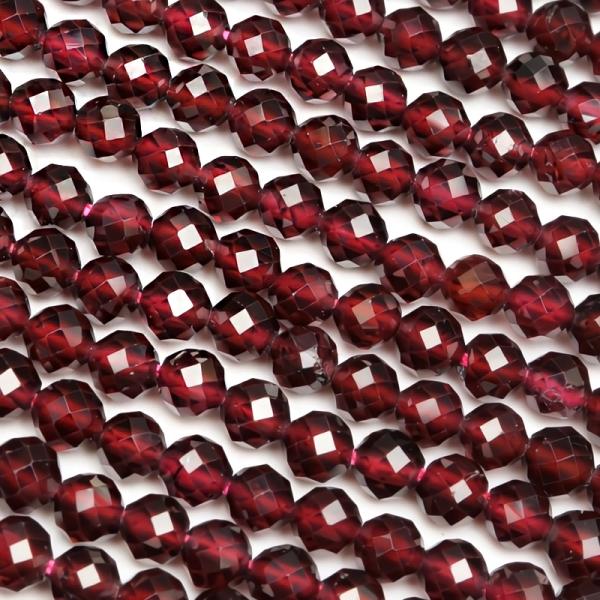 モザンビーク産 ガーネット 32面カット 丸玉 4mm［プレミアムカット］【1連販売】 / 6-1 GN4MC