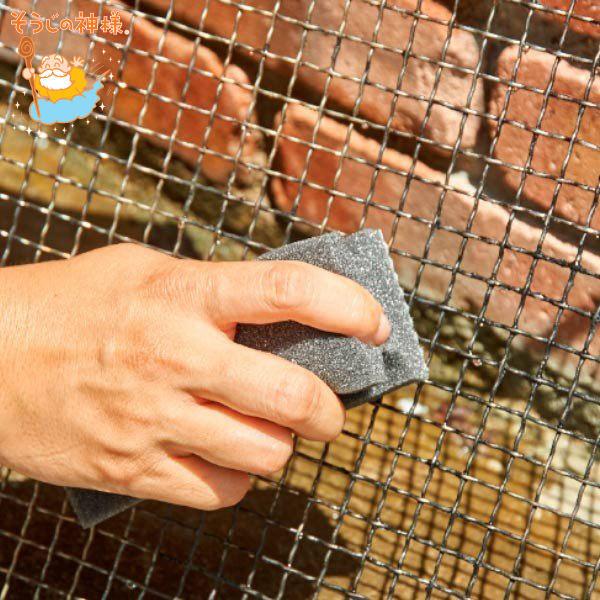 サイズ/約幅5×奥行4×高さ12cm内容量/1個材質/ブラシ：ポリエステル、スポンジ：ポリウレタン生産国/日本製●ハードブラシで頑固な汚れや焦げ付きをズバッと落とす生活雑貨用ブラシです。●グリップ部分のくぼみが手にフィットするのでしっかり磨...