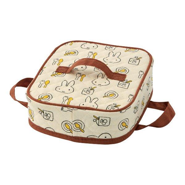 市販のパンを温めなおしてふっくら美味しくさせる便利グッズです。電子レンジで温めたら、そのまま食卓へ出すことが出来ます。キルト地が余分な水分を吸収し、ベタつきを抑えます。 【商品詳細】サイズ/約幅16×奥行20×高さ6cm 内容量/1個 材質...