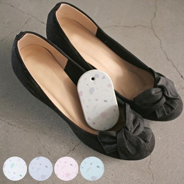 サイズ/約横5×縦9cm厚さ：約0.6cm重量/約50g内容量/1個材質/珪藻土、植物繊維種類/ホワイト、ブルー、ピンク、グリーン生産国/中国製●湿気や臭いが気になる靴に●いつでもさらさら●かわいいデザインクローゼット 押入れ タンス 下駄...