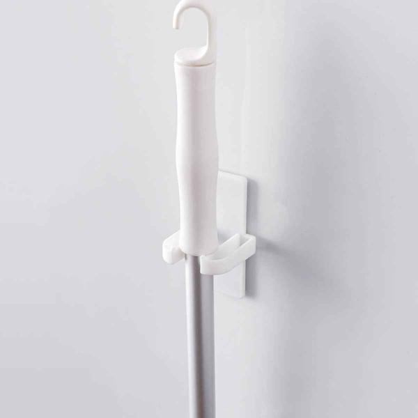 サイズ/約幅5.3×奥行5×高さ9.2cm内容量/1個材質/ABS樹脂生産国/中国製●バスブラシの収納に便利なバスブラシホルダーです。●簡単に磁石でピタッと設置でき、長期間つけていても落ちにくいです。●磁石タイプの浴室の壁に取り付け・付け替...