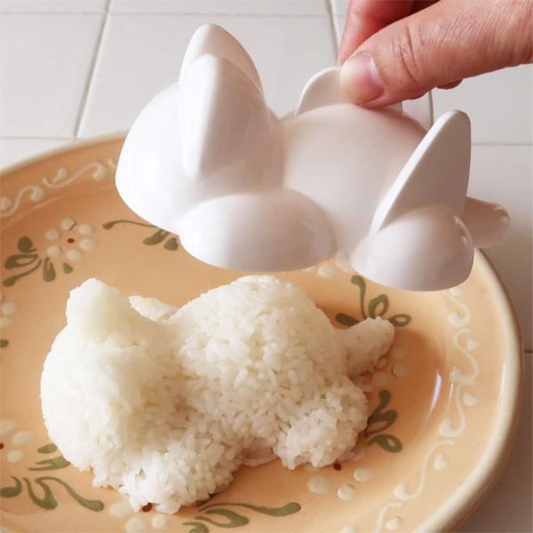 サイズ/約幅10.5×奥行14.5×高さ5cm重量/約35g容量/ごはん容量：約200g内容量/1個材質/ポリプロピレン生産国/日本製耐熱温度/120度耐冷温度/-20度●簡単にきれいにネコ型のごはんが作れるごはん型です。●ごはん約200g...