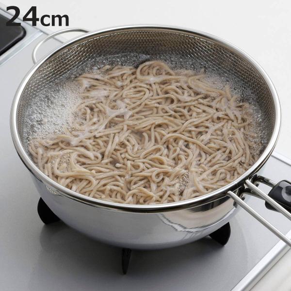 サイズ/外寸：約幅25×奥行37.5×高さ8cm内寸：約幅23.7×高さ7.8cm底径：約16.5cm重量/約260g内容量/1個材質/18-8ステンレス生産国/日本製食器洗い乾燥機/使用可能●24cmのフライパンにピッタリ入るザルです。●...