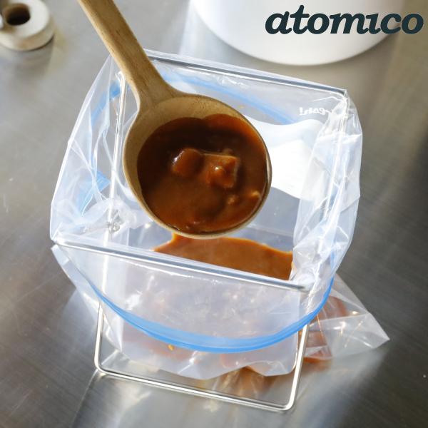 サイズ/約幅13×奥行14×高さ17cm収納時サイズ：約幅13×奥行4×高さ21.5cm重量/約140g内容量/1個材質/ステンレス生産国/中国製●開閉できるステンレス製ポリ袋スタンドです。●保存袋を掛けて食材の移し替えもスムーズにできます...