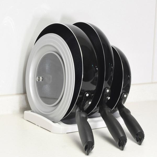 サイズ/約幅23.5×奥行19.5×高さ2.5cm（フック穴含まず）内容量/1個材質/本体：ポリプロピレンすべり止め：熱可塑性エラストマー生産国/日本製耐熱温度/100度パーツ別耐熱温度/すべり止め：90度耐冷温度/-20度●立てて置けるフ...