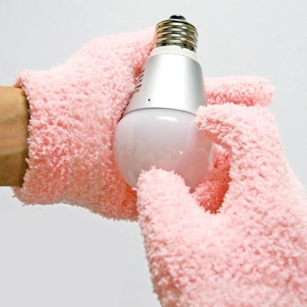 サイズ/約横12×縦18cm重量/約40g内容量/1双材質/ポリエステル?ポリウレタン生産国/中国製●手袋型のモップ雑巾です。●マイクロファイバーが洗剤を使わず繊維の力で汚れをかき取ります。●自分の手の感覚でお掃除できるので、普段雑巾が使い...