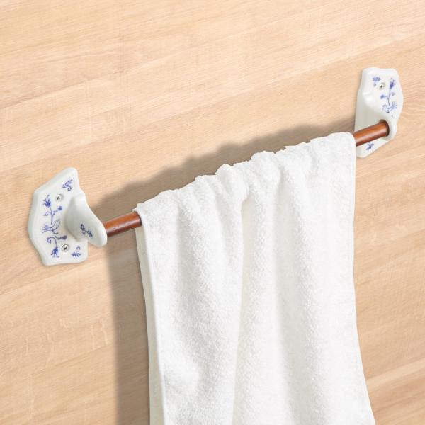サイズ/約幅45×奥行5.5×高さ10cm内容量/1個材質/磁器、天然木（マホガニー／ウレタン塗装）生産国/日本製●磁器とウッドの組み合わせがお洒落なタオルハンガーです。●小鳥のさりげない可愛さと上品さを兼ね備えたデザインです。●フックを使...