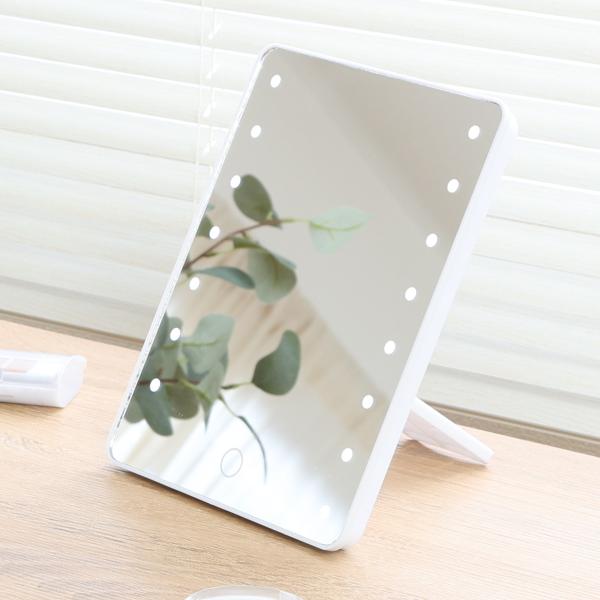 サイズ/約幅16.7×奥行4.8×高さ21.7cm重量/約1.82kg内容量/1個材質/ミラー:ABSガラス、基盤:PCB、本体:PP電源/単3乾電池×4本組立状態/完成品●LEDライト付き卓上ミラーです。●16個のLEDライト付きです。●...