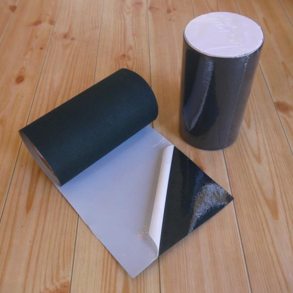 人工芝を貼り合わせるためのジョイントテープです。サイズ：幅150×長さ5000mm素材本体：ポリプロピレン粘着面保護テープ：ポリエチレン接合面を綺麗に拭いてから裏面から直接貼り合わせてください。