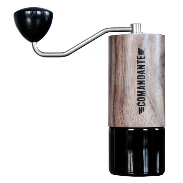 コマンダンテC40 MK4 Nitro Blade-世界トップクラスのコーヒーミルの新バージョン。高品質の材料を使用し、幅広い研削調整、安定した動作、洗練されたデザインを提供します。MK4バージョンにはいくつかの更新が含まれています。新しい...