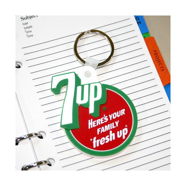 キーホルダー 7UP セブンアップ PVC 2D キーリング  (B) アクセサリー バッグチャーム アメリカン雑貨