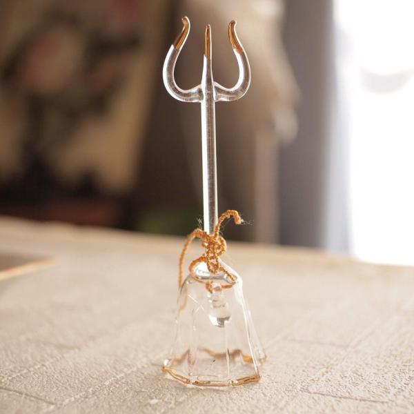 セール！20％OFF！！８００円→６４０円ナチュラルな雰囲気のガラスベルです！美しいガラスの輝きが、どこか懐かしさを感じさせ、インテリアを素敵に演出します。ハンドメイドで仕上げられたこのベルは、ナチュラルでシンプル。澄んだ音は心を和ませてく...