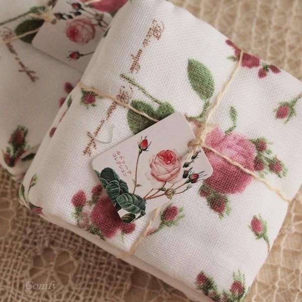 薔薇好きなら、やっぱりルドゥーテ！ルドゥーテシリーズ、プリントティータオルです。ふく・敷く・掛ける。 可愛さと実用性を兼ね備えたキッチンクロスです。ランチョンマット、花瓶敷き、ディッシュクロスなどなど、用途はたくさん！上質のコットン100％...