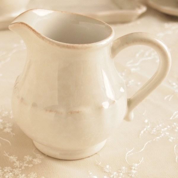 落ち着いた大人のための、ポルトガル食器、コスタ・ノバ！中でも優雅でアンティーク調で人気のインプレッションシリーズ。どっしりとした安心感のある重さ。フチ取りの模様が、独特の雰囲気を醸し出しています。パーティーなどのスペシャルオケージョンはもち...