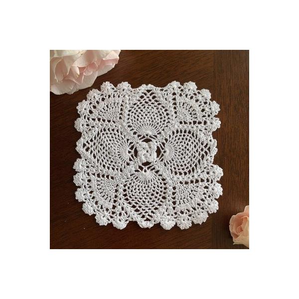 ◆ナチュラルレースの魔法♪◆肌触りが心地よい手編みのナチュラルレース！ちょっとしたスペースにかけるだけで、お部屋がやさしい雰囲気になります。上質感のある繊細な仕上がりが特徴の細糸クロシェ。従来のドイリー糸よりも細い糸を使用して、丁寧に編み込...