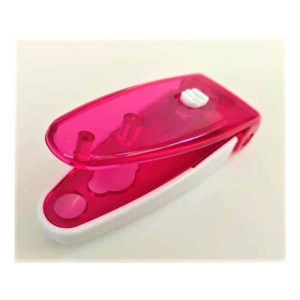 小さいお薬が取り出しにくい時にうっかり落とす心配がありません大小の穴でほとんどの錠剤に対応製品サイズ：90×35×20mm材質：メタクリル樹脂・ポリプロピレン