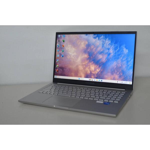 computer-store_v1147954931