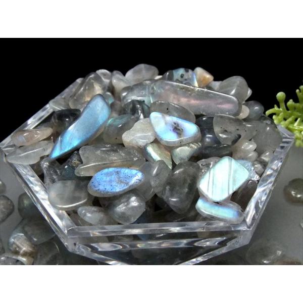■サイズ・重さなど：約100g (4mm-22mm。)■産地・原産国：マダガスカル産■名称など：ラブラドライト■商品説明：透明美麗シラー！ラブラドライトさざれ透明感抜群のラブラドライトさざれの入荷です。※最後の画像2枚が今回入荷の写真となっ...