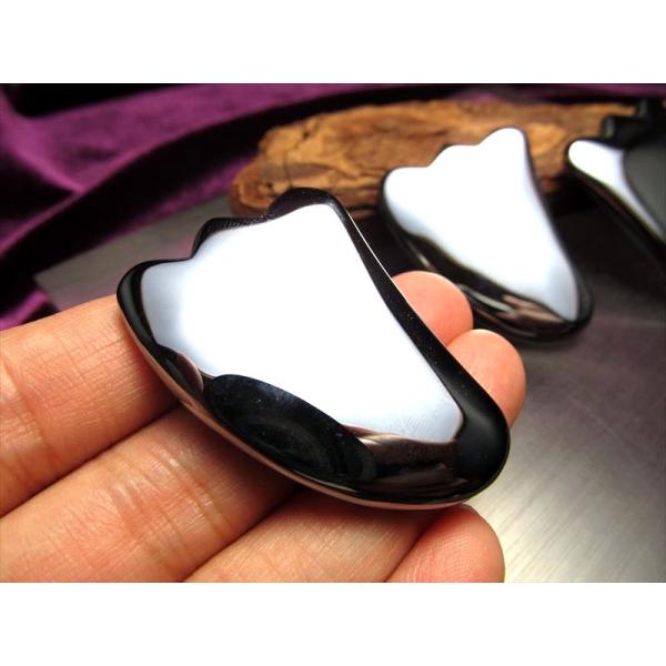 ■サイズ・重さなど：縦約42mm×横約28mm-30mm。■名称など：-■商品説明：高純度 テラヘルツ鉱石・かっさプレート話題のテラヘルツ鉱石が激安入荷です！健康系の云われで人気の高いテラヘルツ鉱石！その純度が品質として考えられることが多く...