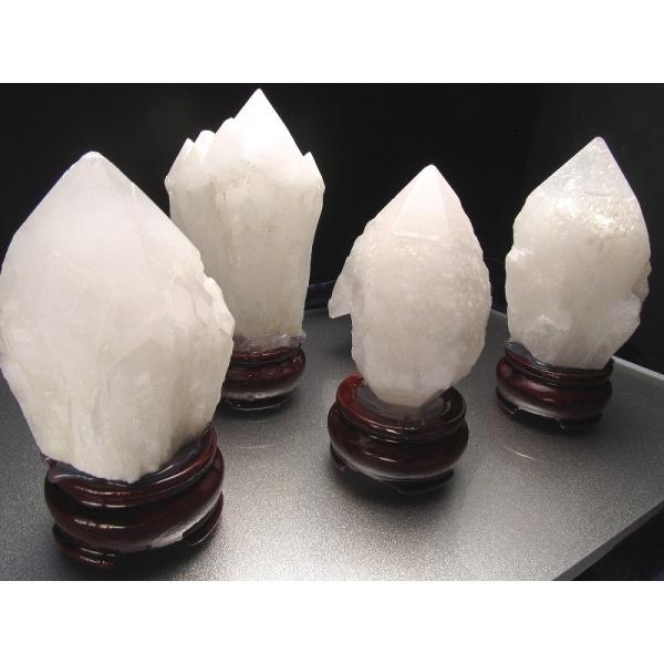 1個売り 大特価 130160g 雲南省産 単結晶 水晶クラスター 木製台座付き ヒマラヤ山脈の東端 力強い水晶 浄化 インテリアにも 激安