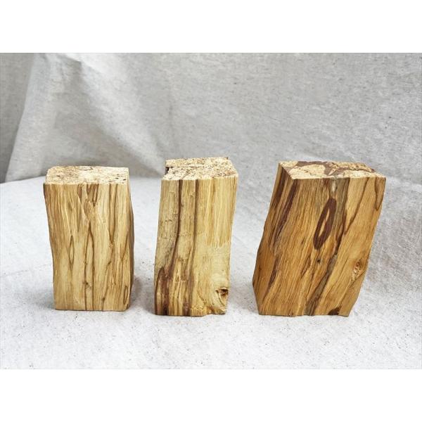 ■サイズ・重さなど：高さ約10cm前後 3個の合計重さ約430-460g※画像はサンプル商品を撮影しています。個々のログスは見た目などが異なり、ランダム発送となります。■名称など：パロサント スクエアカットログス■商品説明：希少なペルー産パ...