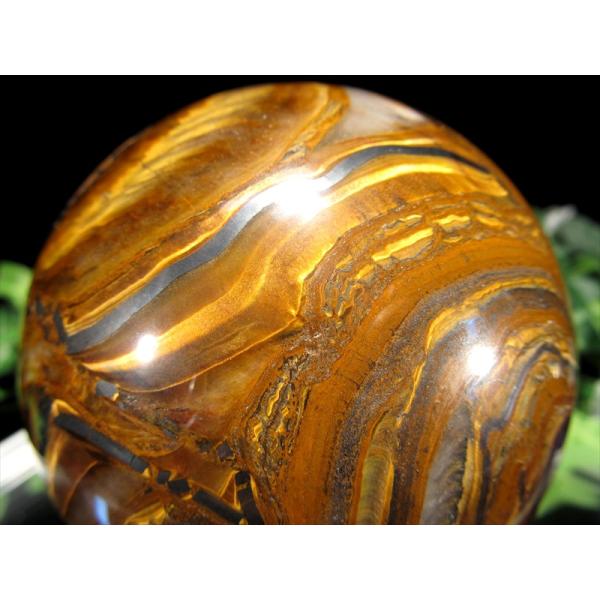 まさに虎の模様 タイガーアイ 丸玉 台座付 直径78mm 重さ738g 金運の