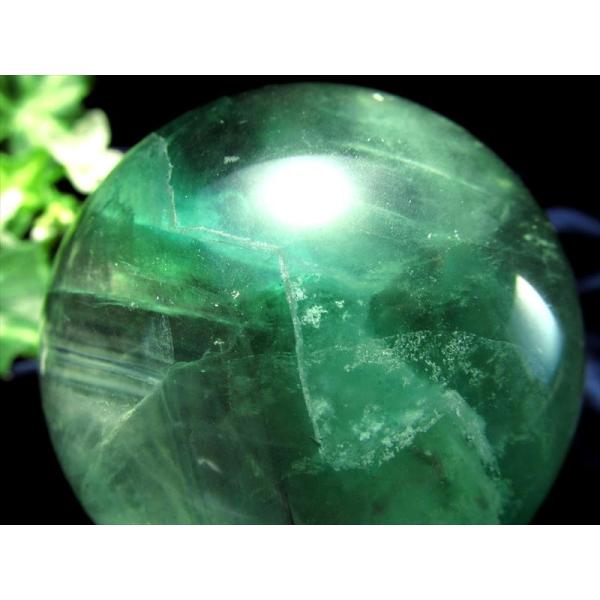 5A 虹入り グリーン フローライト 丸玉 台座付き 直径約58mm 重さ332g 