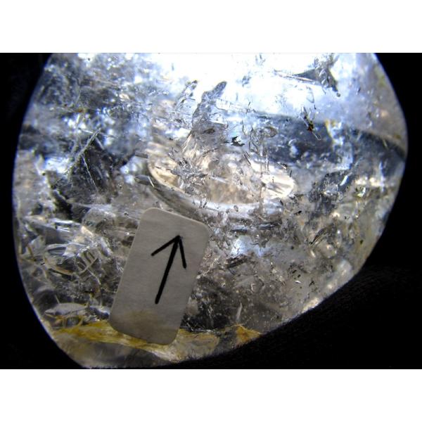 水入り&虹入り たっぷり水入り 磨き原石 重さ172g 古代の水を封入した