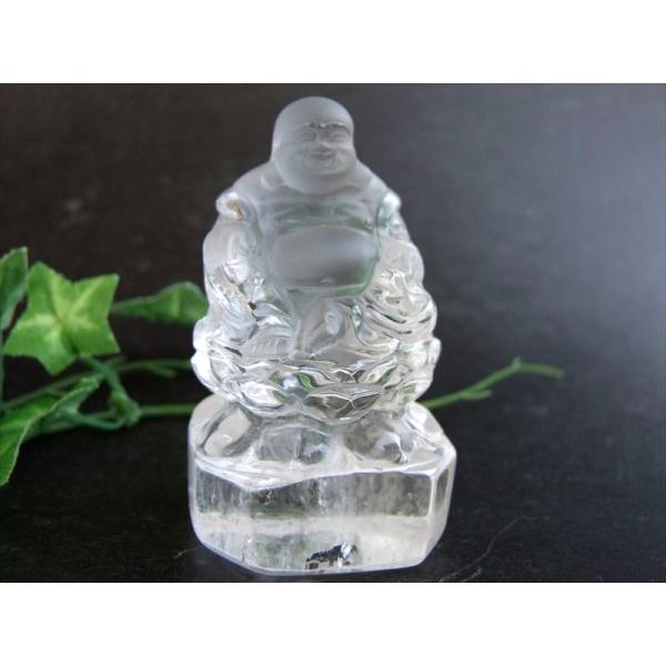 極上彫刻置物 天然水晶 布袋尊 彫刻置物 木製台座付き 高さ約87mm 重さ