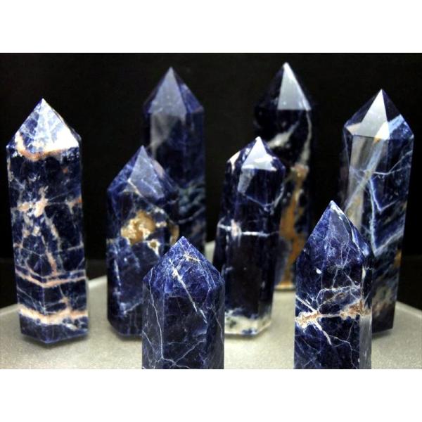 ■サイズ：重さでの出品 約60g-70g(参考までに42gのもので62mm、81gのもので90mm)。■産地・原産国：ブラジル産■グレードなど：美品!AAA■名称など：-■商品説明：艶感抜群の濃いブルーが美しいソーダライト。こちらはそんなソ...