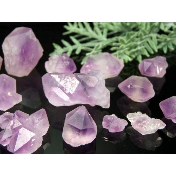 ラベンダーアメジスト 紫水晶 結晶 詰め合わせ 100gパック 約10mm-30mm 磨りガラスのようなマットな質感 愛の守護石 浄化用・インテリアに マダガスカル産