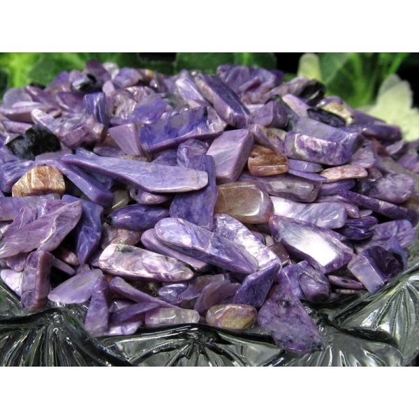 ■サイズ・重さなど：約100g、 粒のサイズ【約5mm-15mm】■産地・原産国：ロシア産■名称など：チャロアイト/チャロ石■商品説明：希少なチャロアイトがさざれが激安！限定入荷致しました！こちらはラリマー・スギライトと同じ三大ヒーリングス...