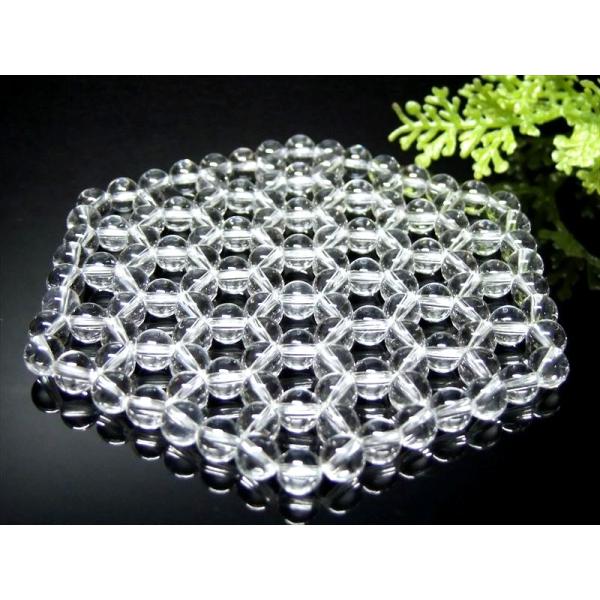 ■サイズ・重さなど：幅約90mm×80mm 厚み約6.5mm。■名称など：水晶浄化マット ヘキサゴン■商品説明：ヘキサゴン（六角形）は、長寿や金運の象徴とされる縁起の良いモチーフといわれています。そんなヘキサゴン形に約6mmの高品質4A天然...