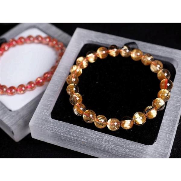 ■サイズ・重さなど：横90mm 縦90mm■商品説明：1つでも、組み合わせてでも使えます。ブレス、ペンダントトップなどが綺麗に並べられますよ。天然石を美しく見せる為のベロア調です。どんな石でも綺麗に見せるために黒、白リバーシブルになっていま...